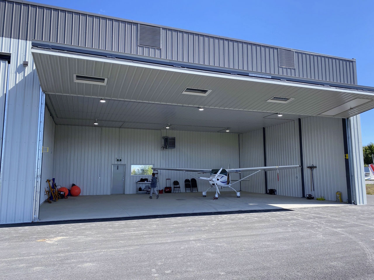 Hangars en rangée (Aéroport de Gatineau)